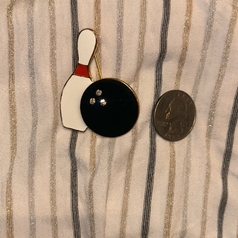 BOWLER??  vintage bowling enamel pin brooch ~ pin. ‘HAPPY DAYS’